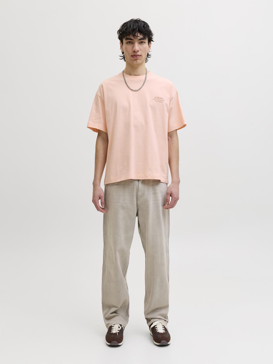 model_shot-front_full